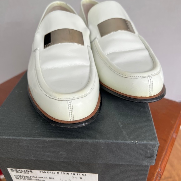 Gucci white leather loafers with silver accent - Picture 3 of 6